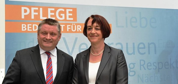 Bundesgesundheitsminister Hermann Gröhe und Frau Dr. Doris Pfeiffer, Vorstandsvorsitzende des GKV-Spitzenverbandes Quelle: BMG/Paulsen