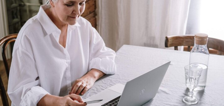 Keine Reservierungsgebühr in Heimen erlaubt | Quelle: Cottonbro - Pexels