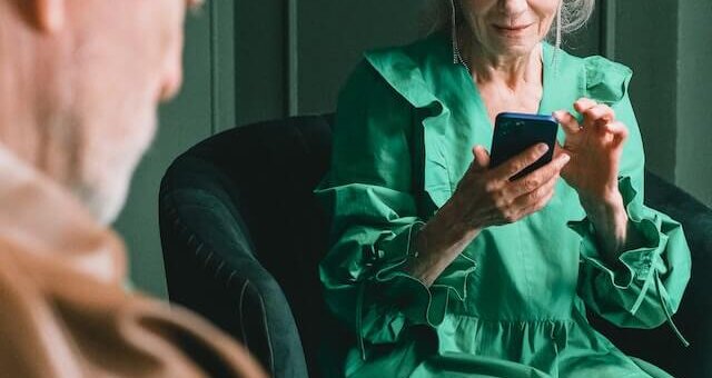 Gadgets für Senior:innen im Pflegeheim | Quelle: SHVETS production - Pexels